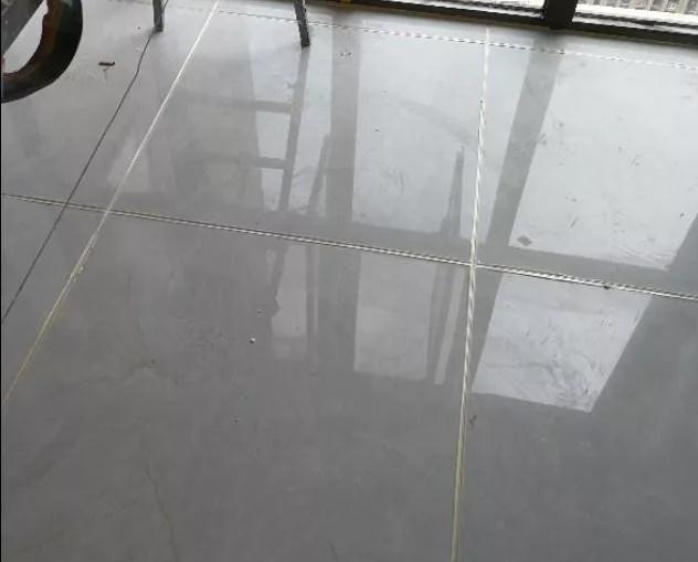 白色瓷砖配什么颜色美缝